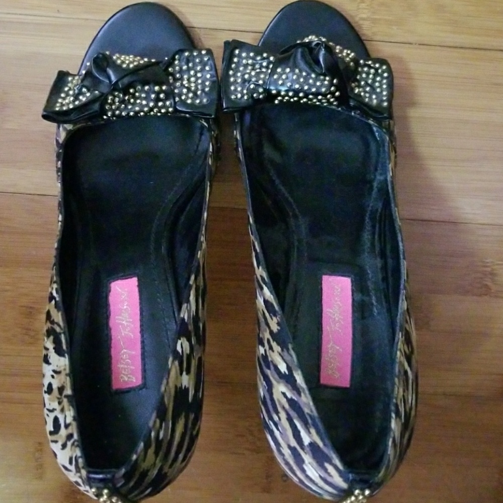 Betsey Johnson  leopard stiletto pumps - Picture 5 of 5